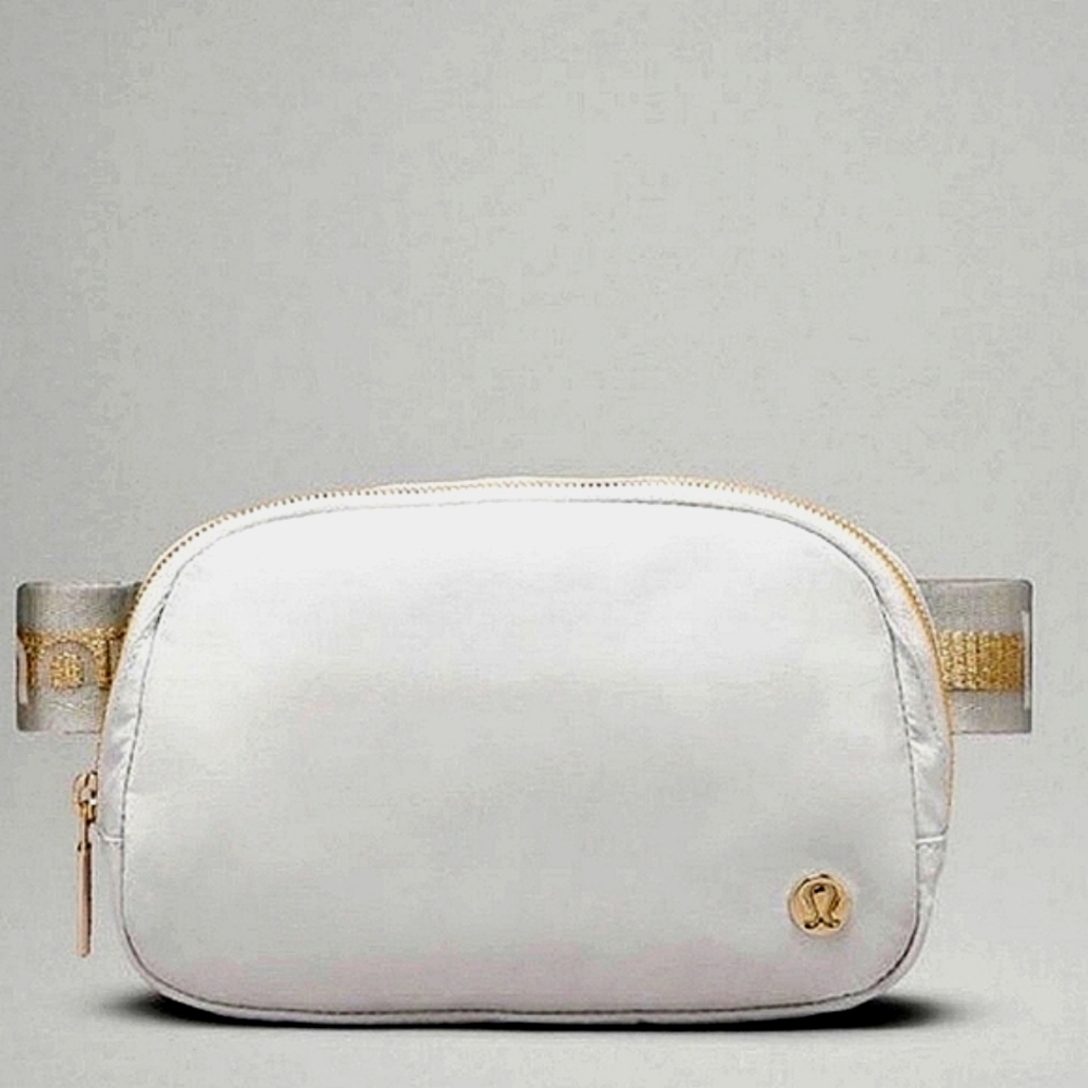 New Lululemon Everywhere Belt Bag, Limited edition, Vapor/Gold/White - Picture 2 of 14